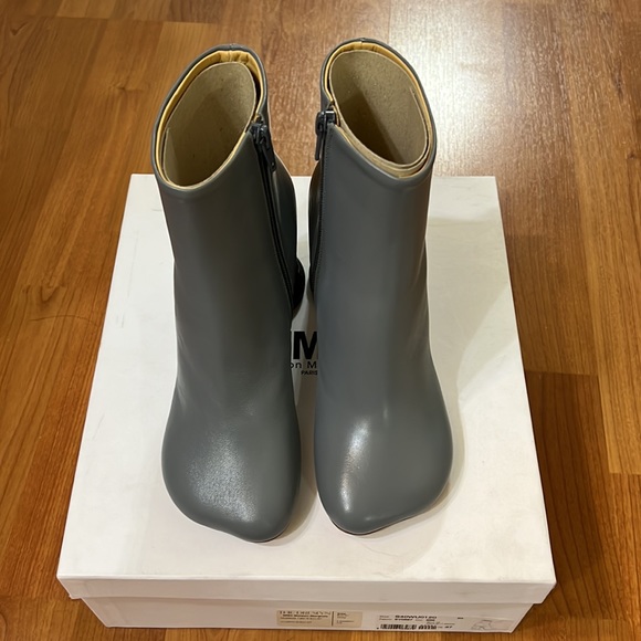 MM6 Maison Martin Margiela Shoes - BNIB Mm6 maison margiera modified Tabi ankle boots 37 gray x black limited $870